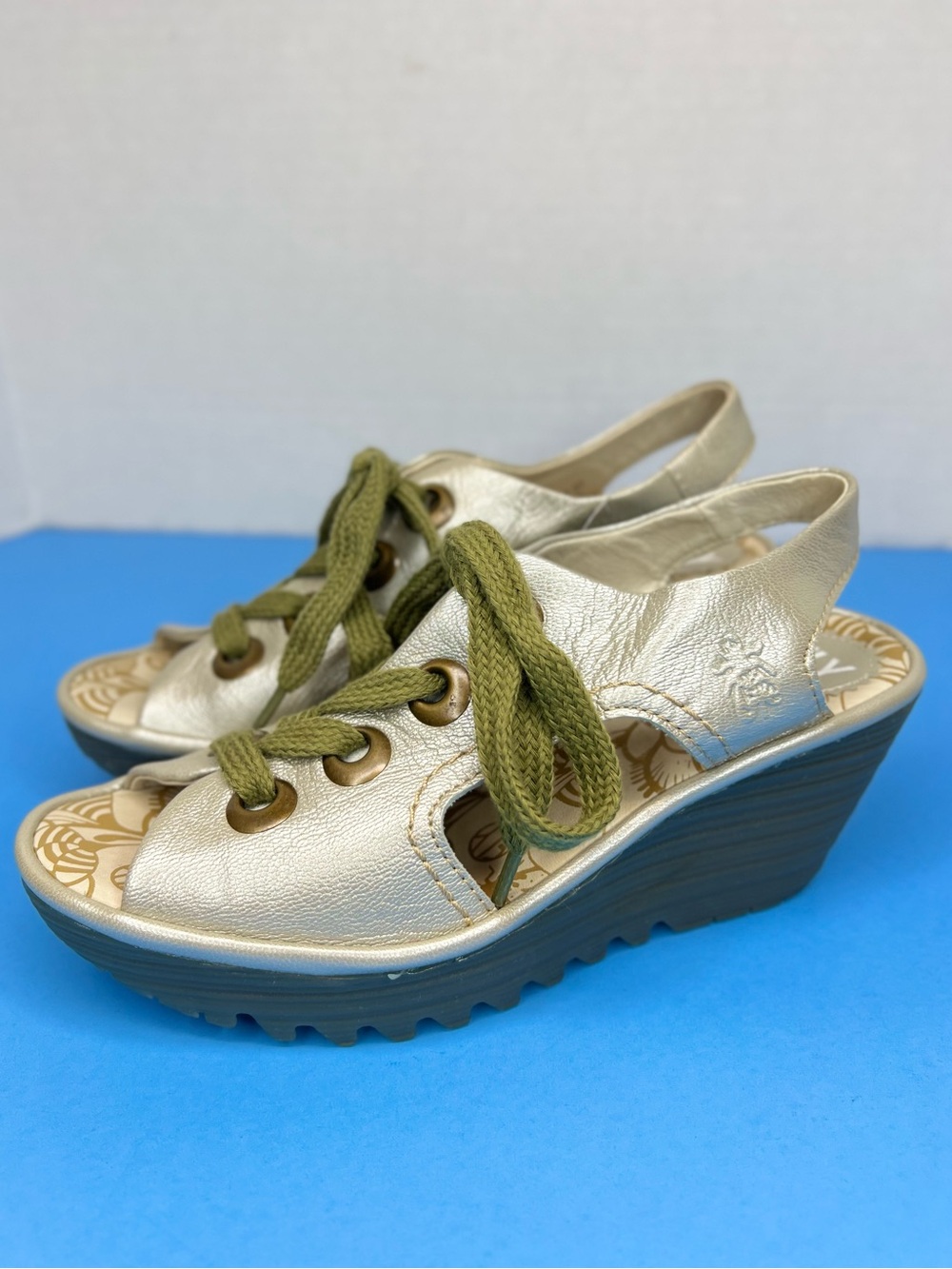 FLY LONDON YLFA Womens Peep Toe Lace up Wedges Met. Silver/Borgona Sz 37/6.5 NWT